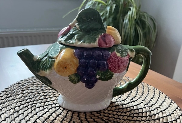 Keramická konvice na čaj s ovocem