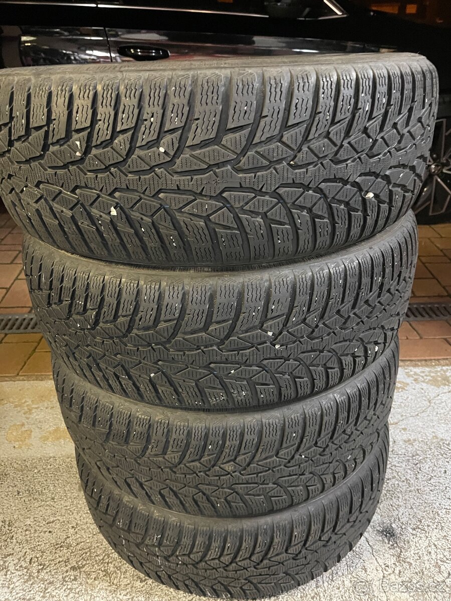 4xZimní pneu Nokian WRD4 215/60 R17 96H