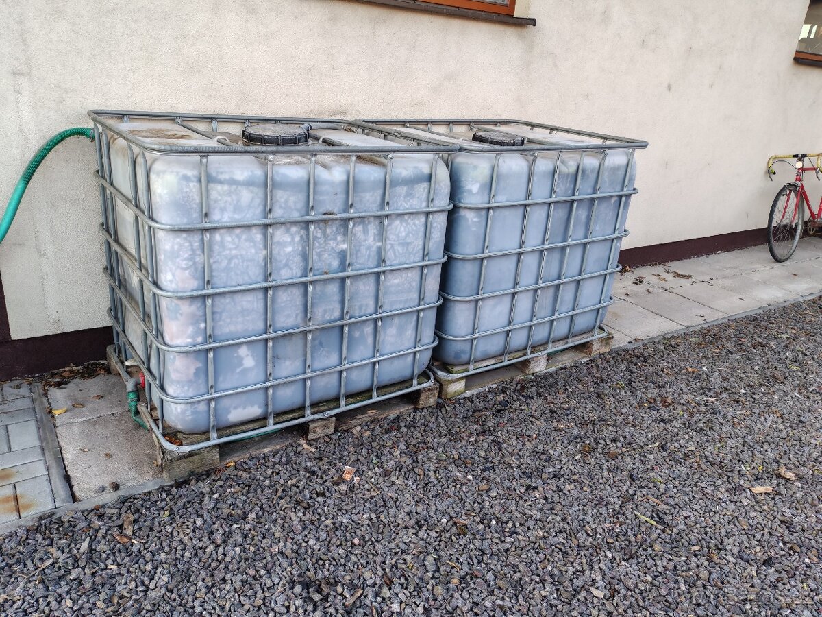 Nádrž na vodu 1000l