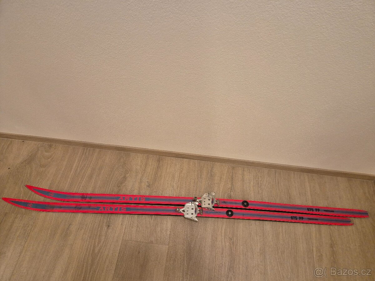 Běžecké lyže ARTIS 675 PP