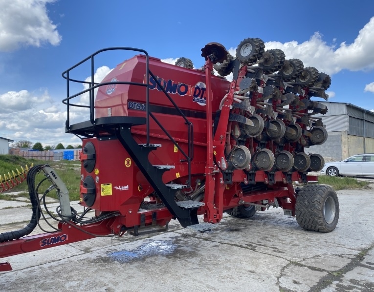 Secí stroj s technológiou Strip-till SUMO DTS 6