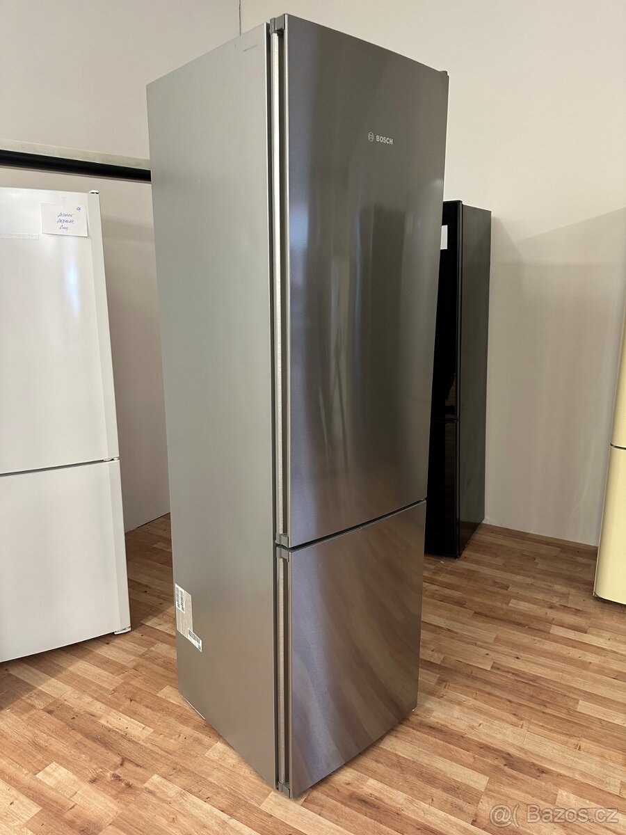 Lednice s mrazákem Bosch (104)