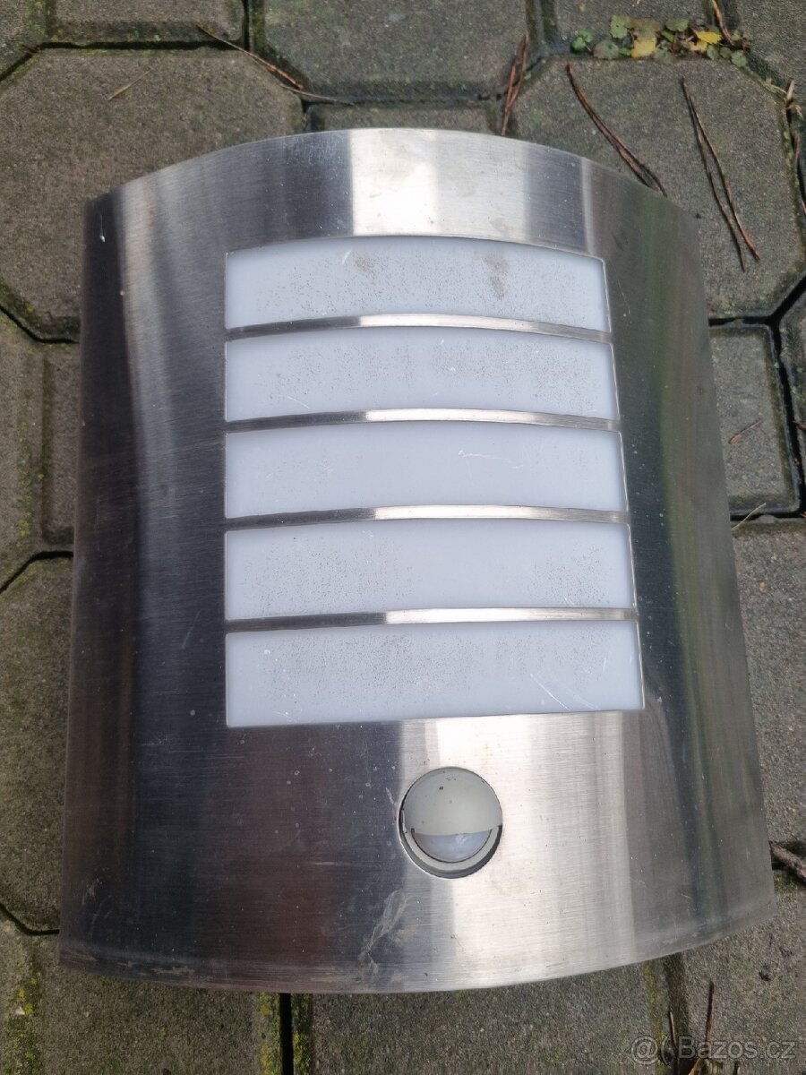 Venkovní svítidlo se senzorem