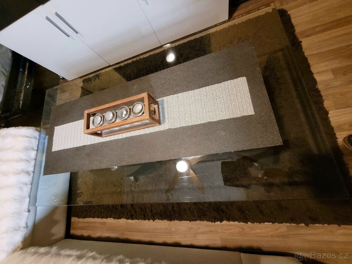 Konferenční stolek se skleněnou deskou