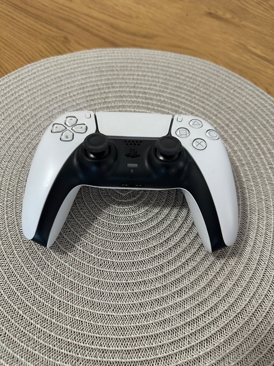 Rozbalený PlayStation 5 ovladač