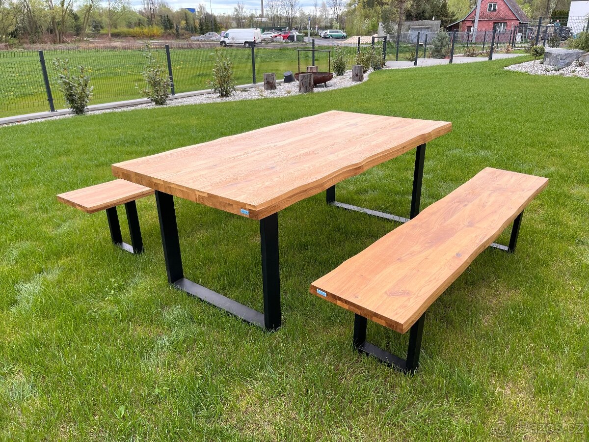 Stůl a dvě lavice