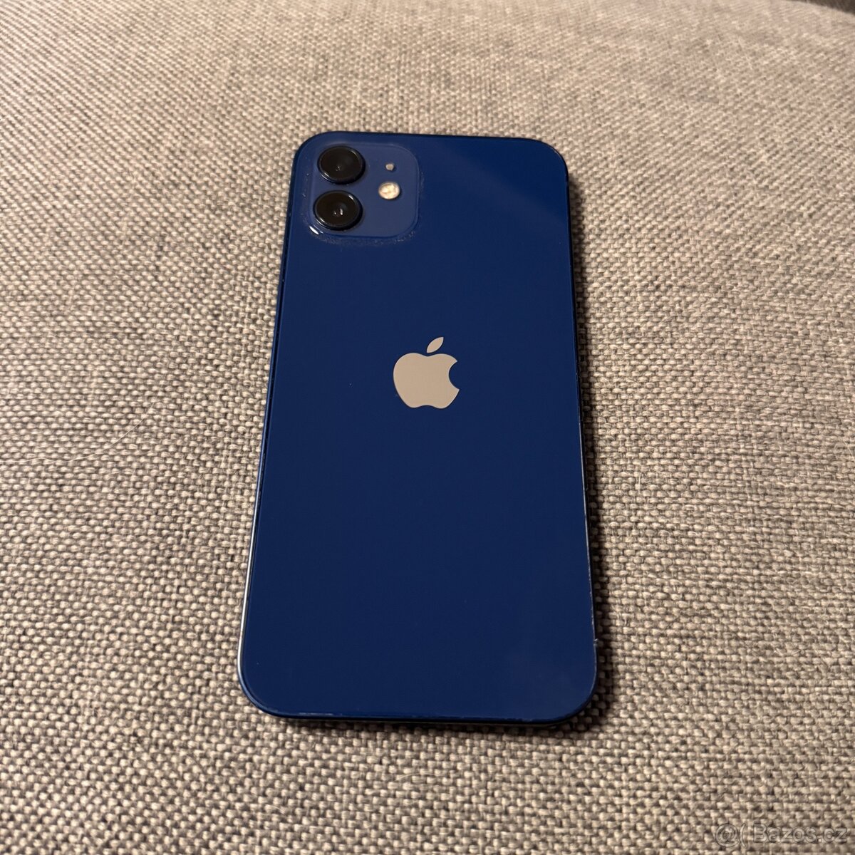 iPhone 12 64GB modrý, pěkný stav, 12 měsíců záruka