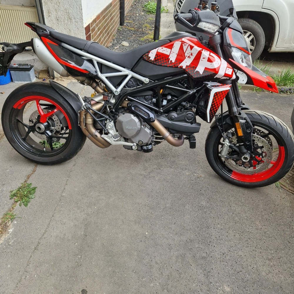 DUCATI HYPERMOTARD 950, zánovní  1.585 km