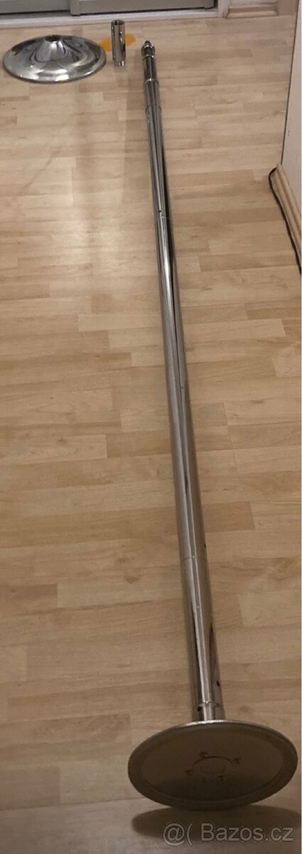 Tanecni tyc pole dance-mozne i jako lezici tyc pro deti