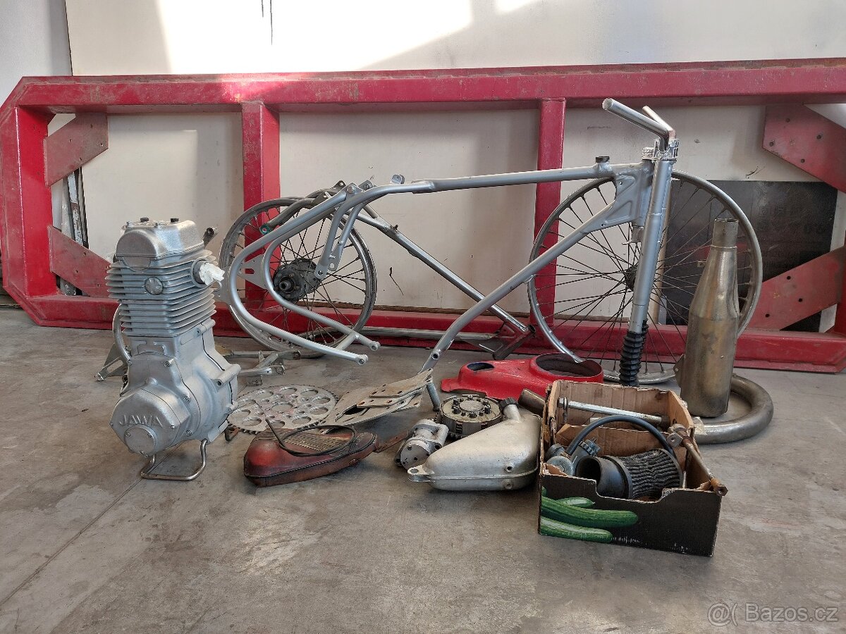 Plochodrážní Jawa 897 + motor 898
