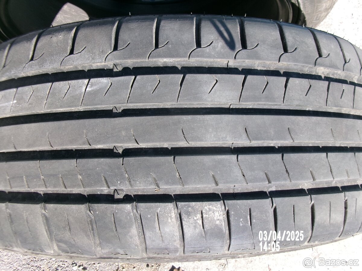 Prodám pneu letní 215/45/r17