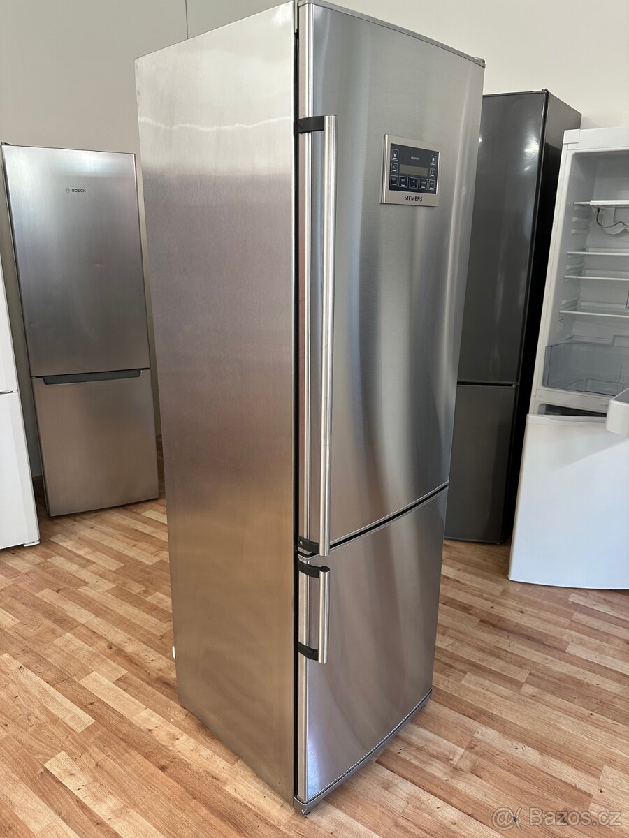 Lednice s mrazákem Siemens (220)