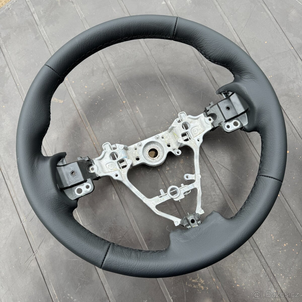 Toyota Rav4 nový kožený volant