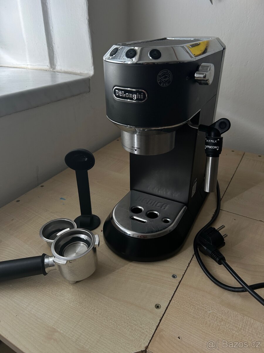 De'Longhi Dedica EC 685.BK