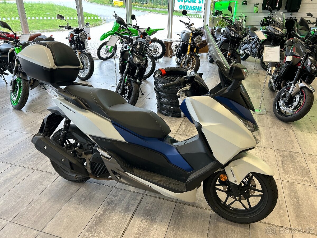 Honda Forza 125 2017 ČR 5.300km