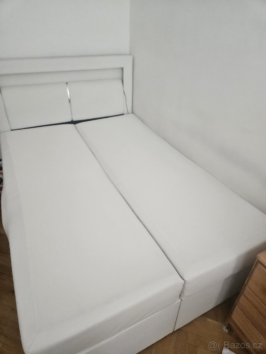 Dvoulůžková postel s uložným prostorem. 141x208cm