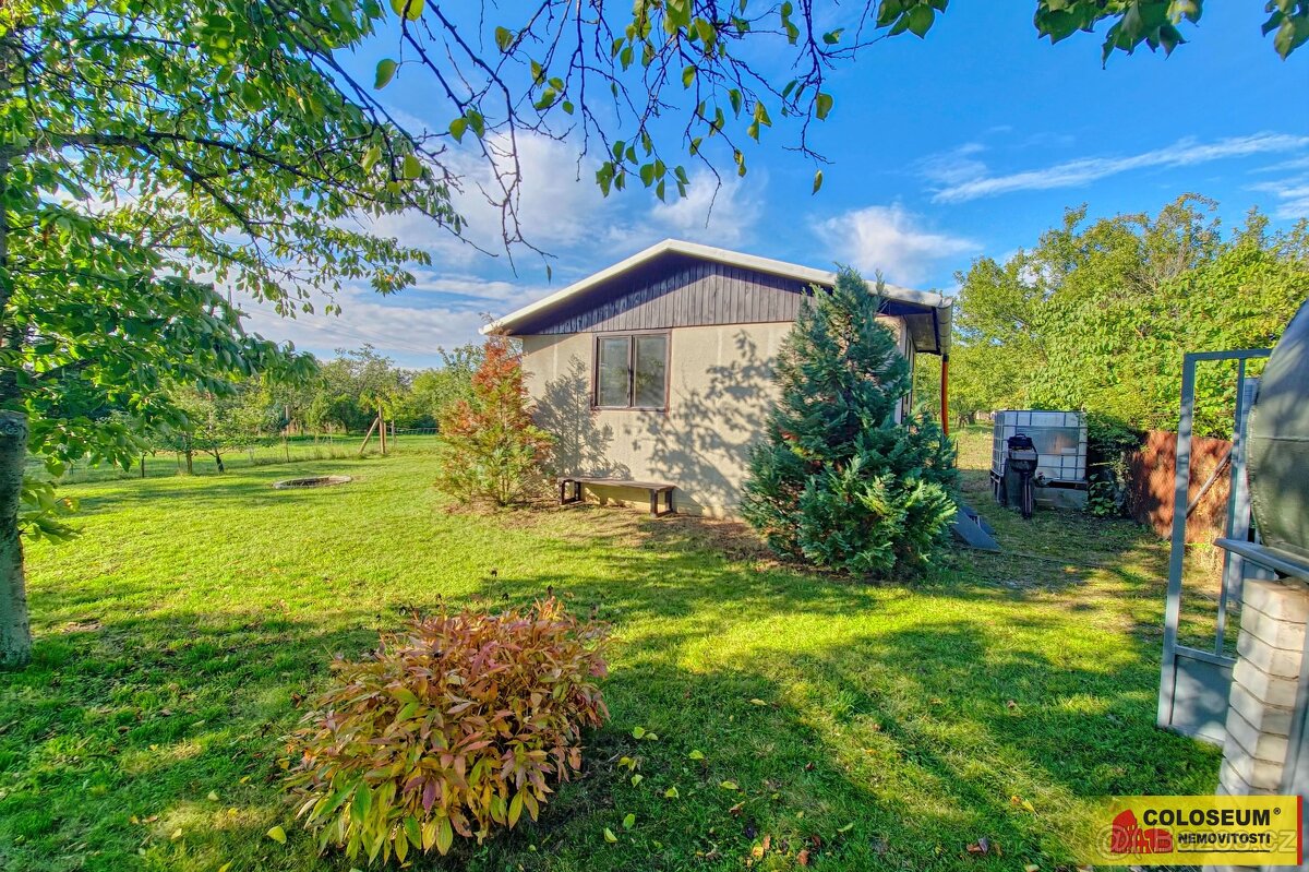 Dobšice, zahrada, ovocné stromy, zahradní domek, 721 m², –
