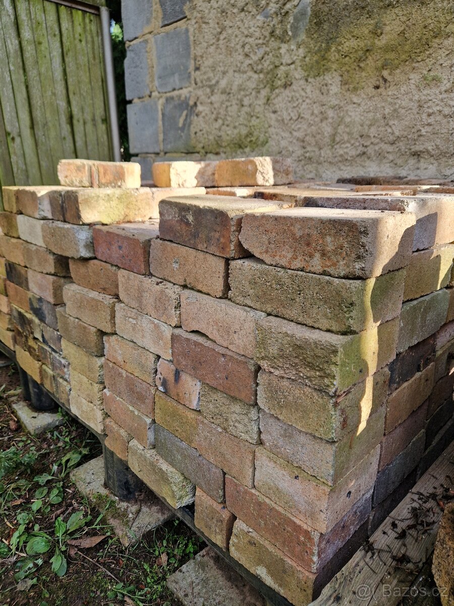 Šamotové cihly: půlky i celé: rozměr 250x190x65mm