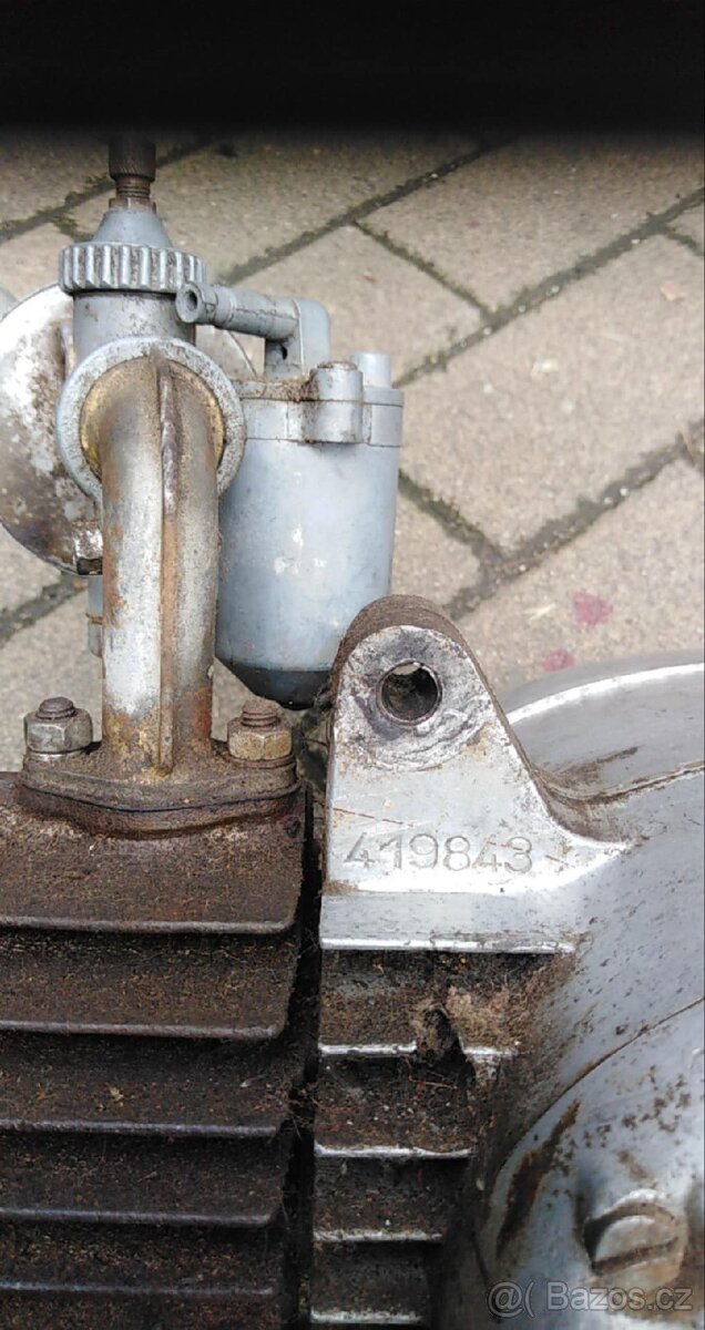 Motor Jawa pařez