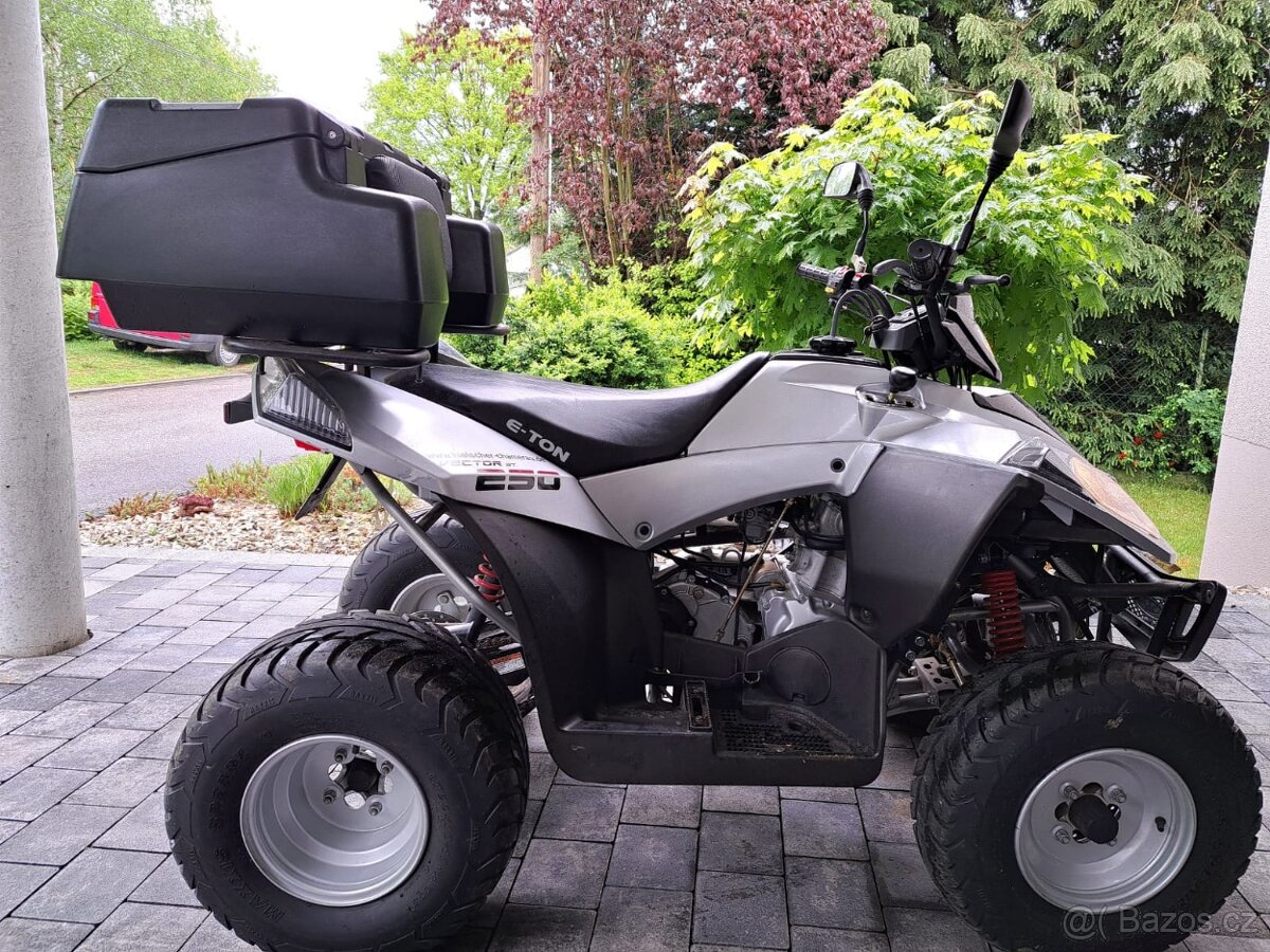 Čtyřkolka e-ton vector 250