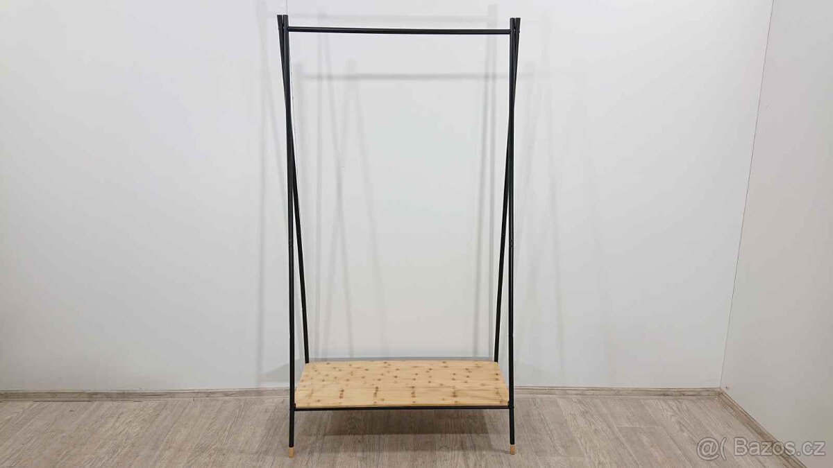 Černý stojan na oblečení kov bambus Loft Wenko