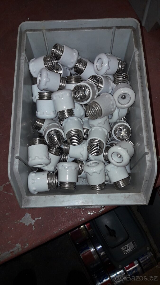 Pojistkové hlavice a pojistkové spodky