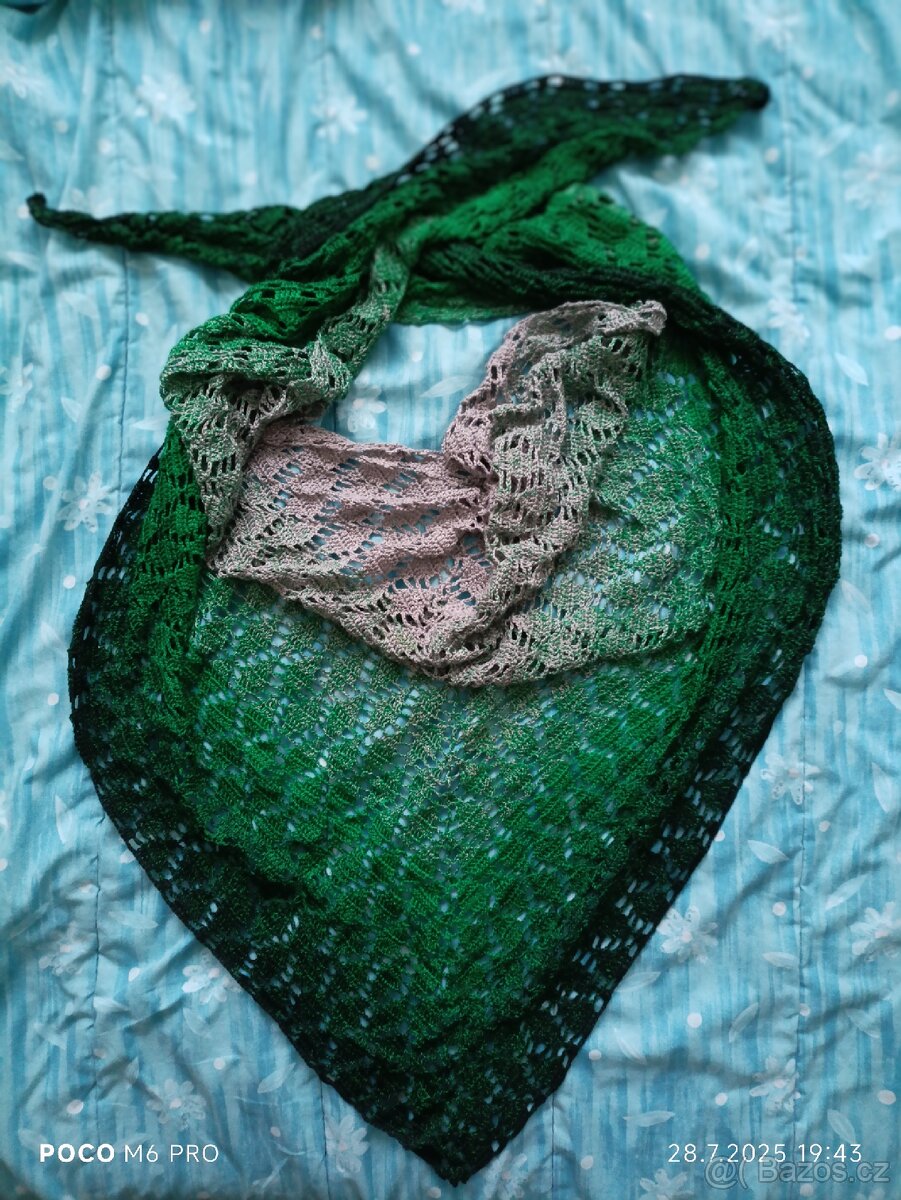 Háčkovaný šátek