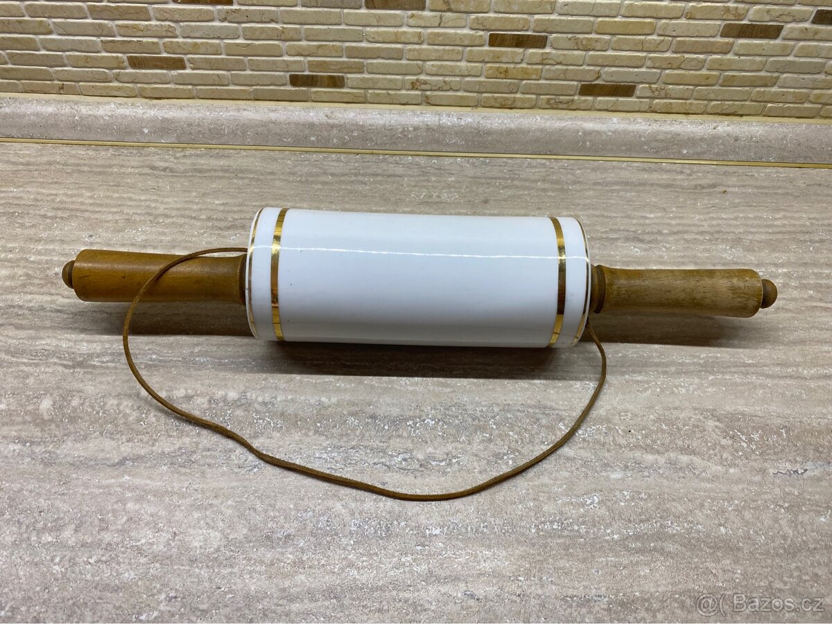 Porcelánový váleček