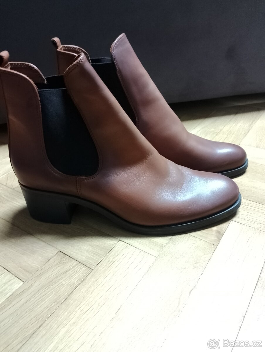 Kožené kotníčkové boty velikost 42 nové