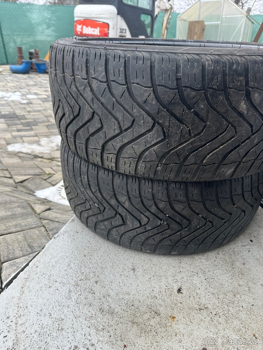 235/40 R18 celoroční