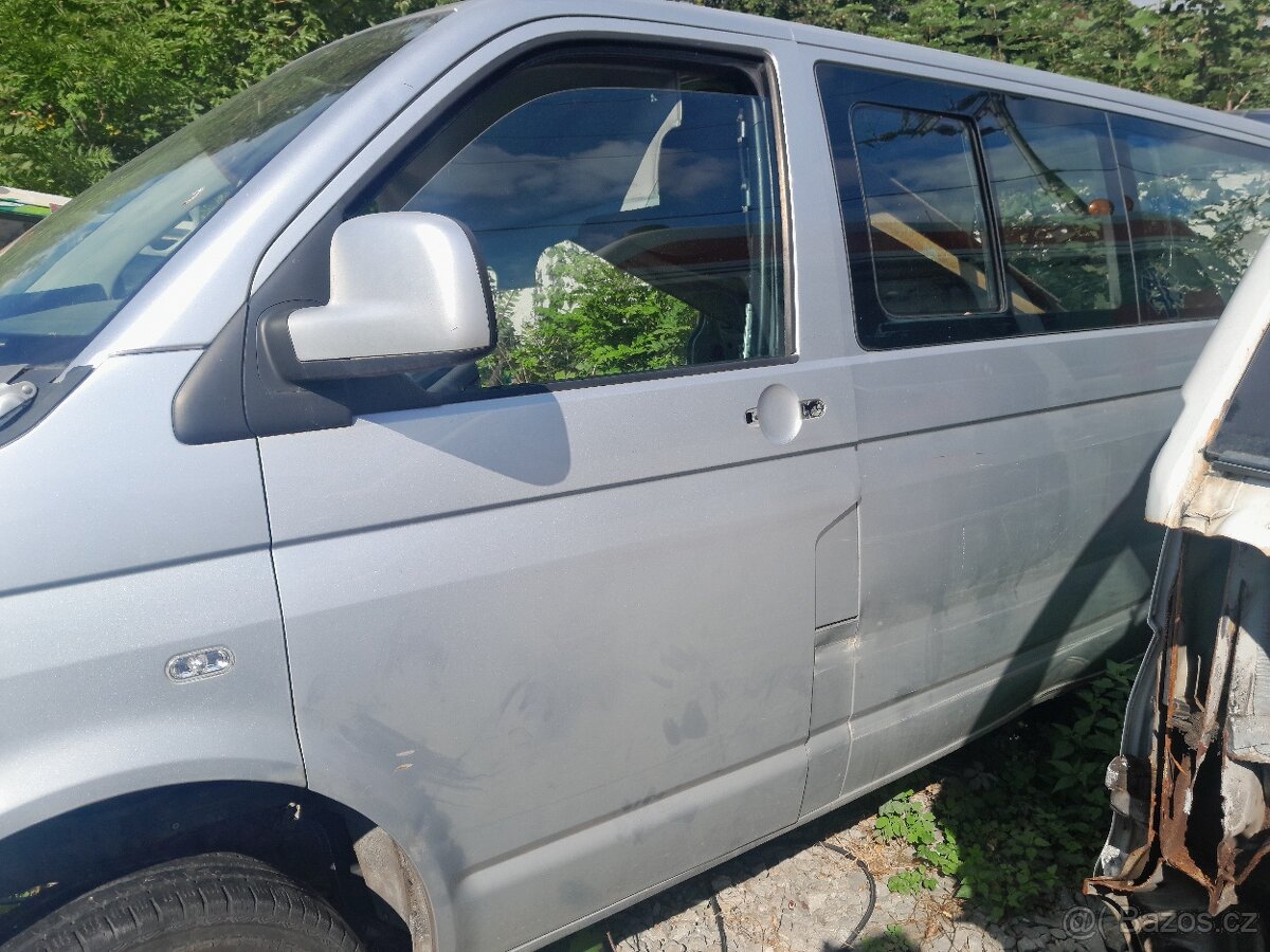 VW T5 přední dveře řidič stříbrná