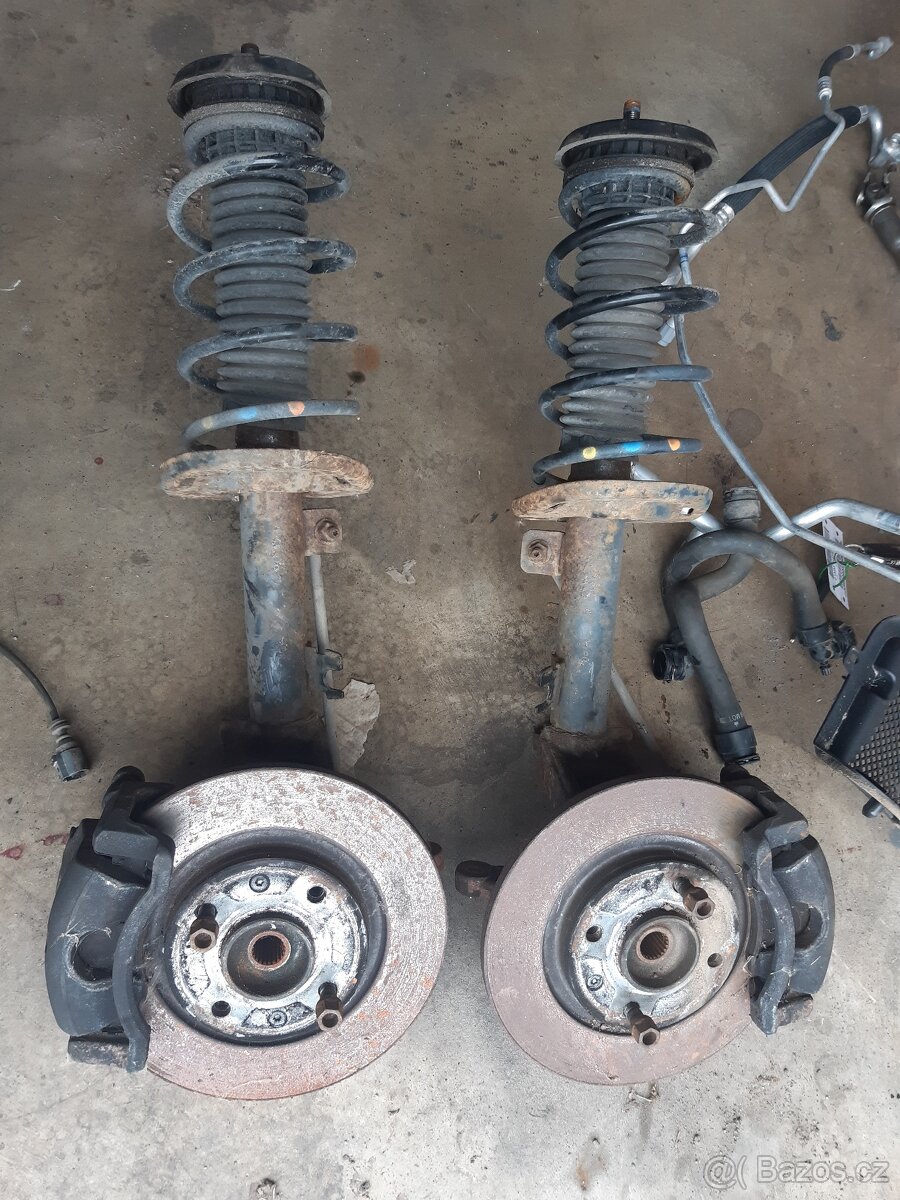 peugeot 301 těhlice zavěšení kola+díly