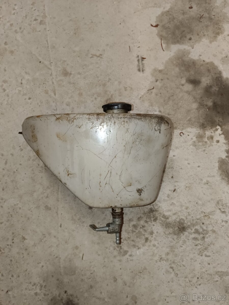 Nádrž Jawa pionýr