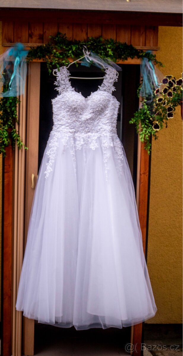 Svatební šaty