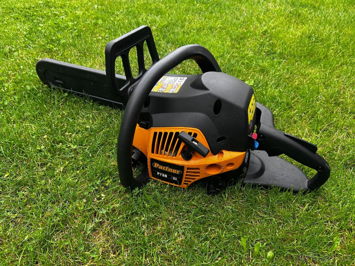 Motorová pila Partner P738.