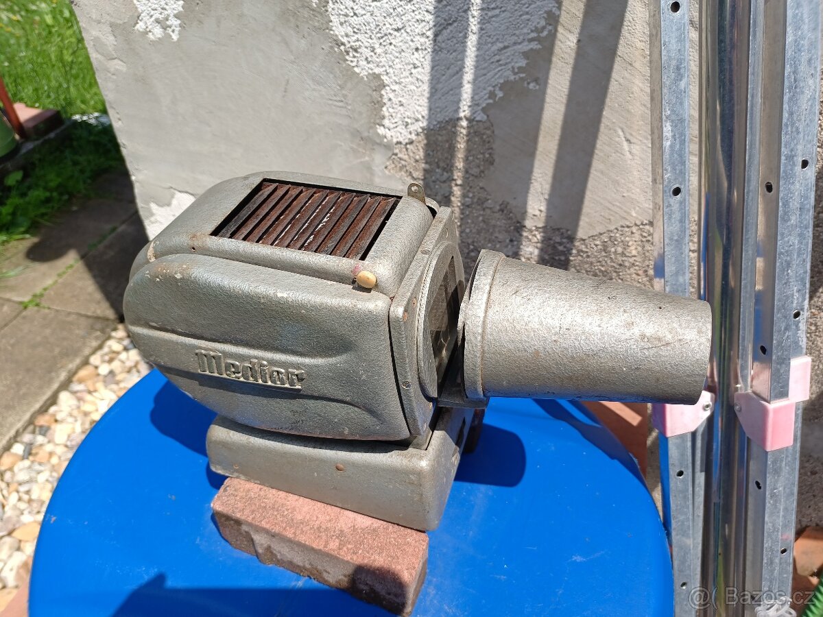 Prodám starý projektor