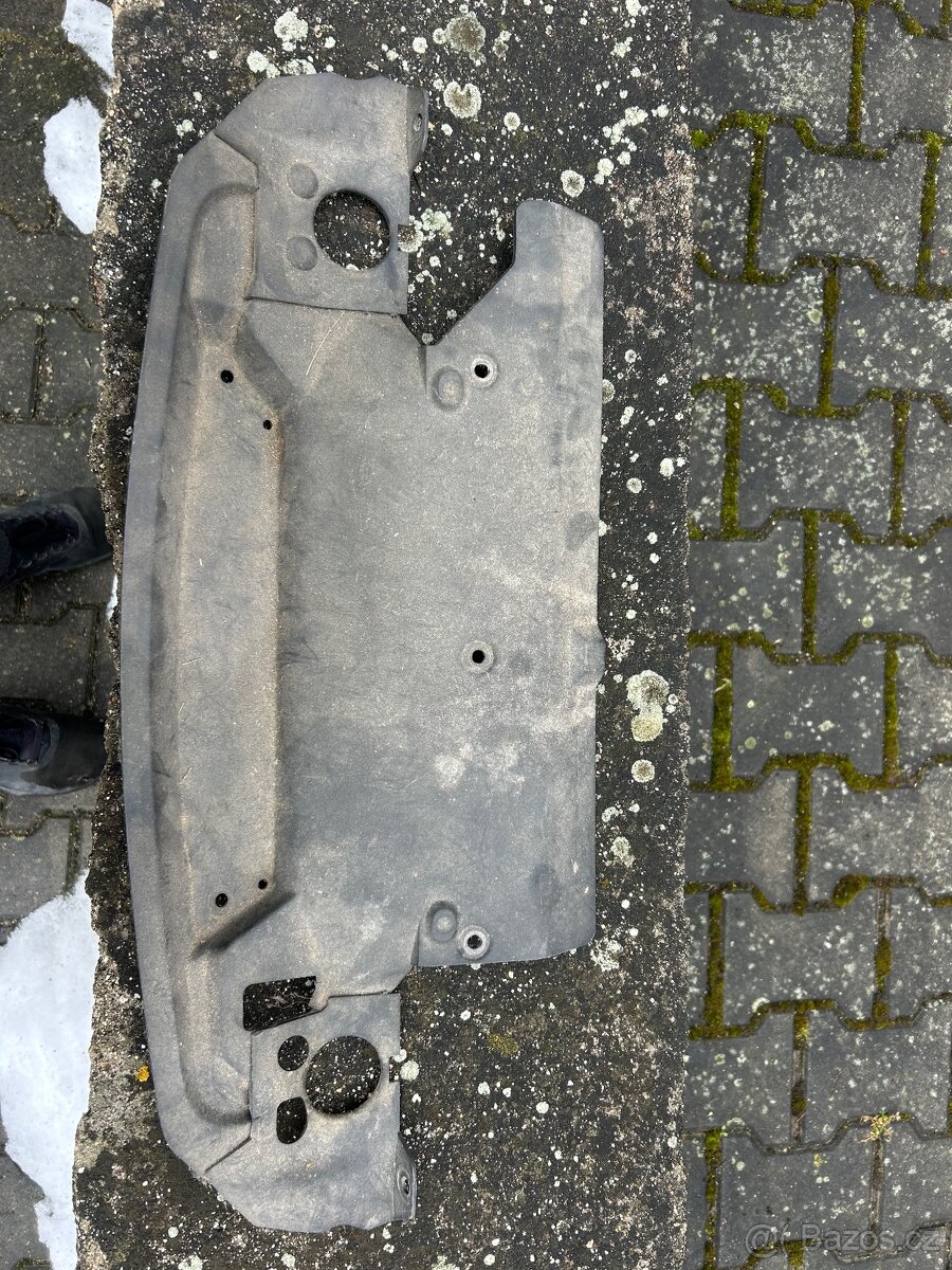 Kryt chladiče na BMW E36