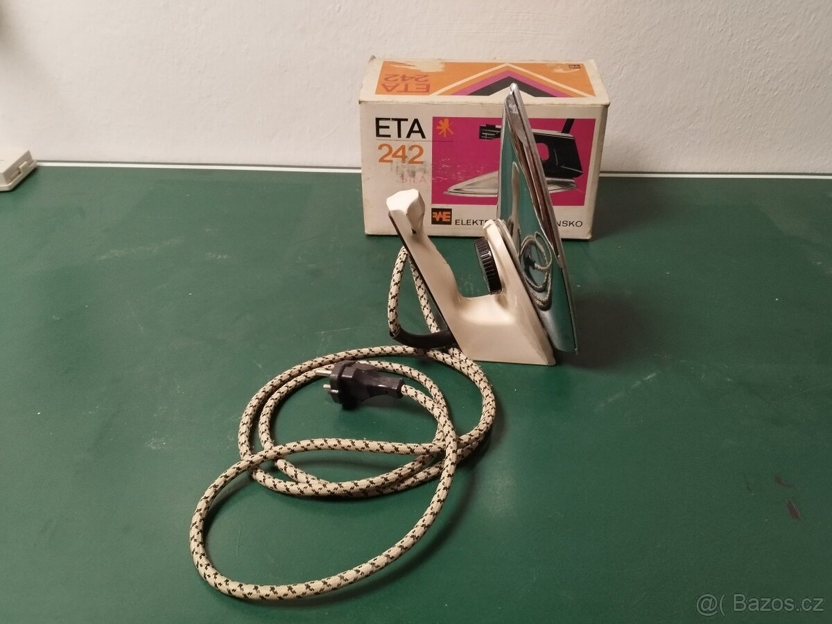 Žehlička ETA 242 - Bílá