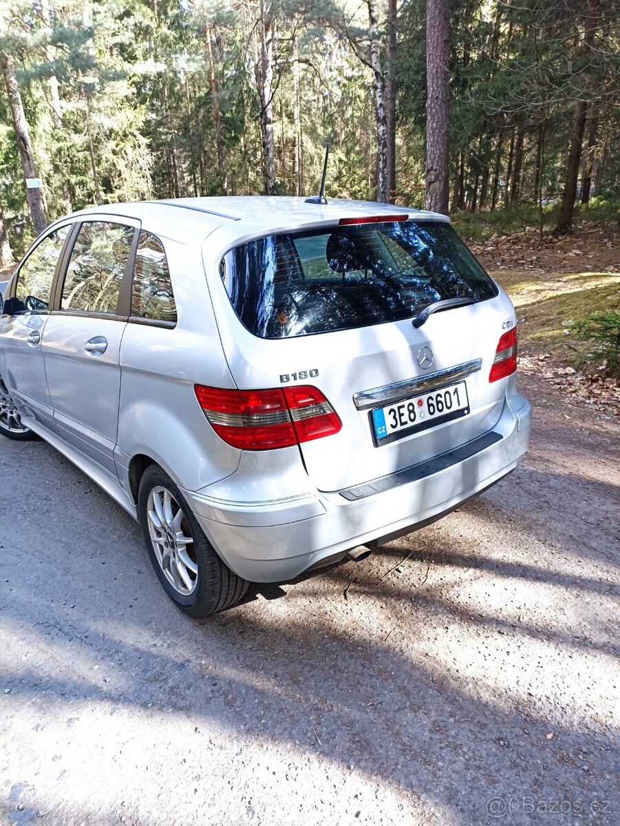 Velice zachovalý Mercedes -Benz