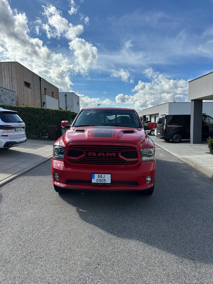 Dodge Ram 1500 5,7 Hemi Sport koupeno v ČR