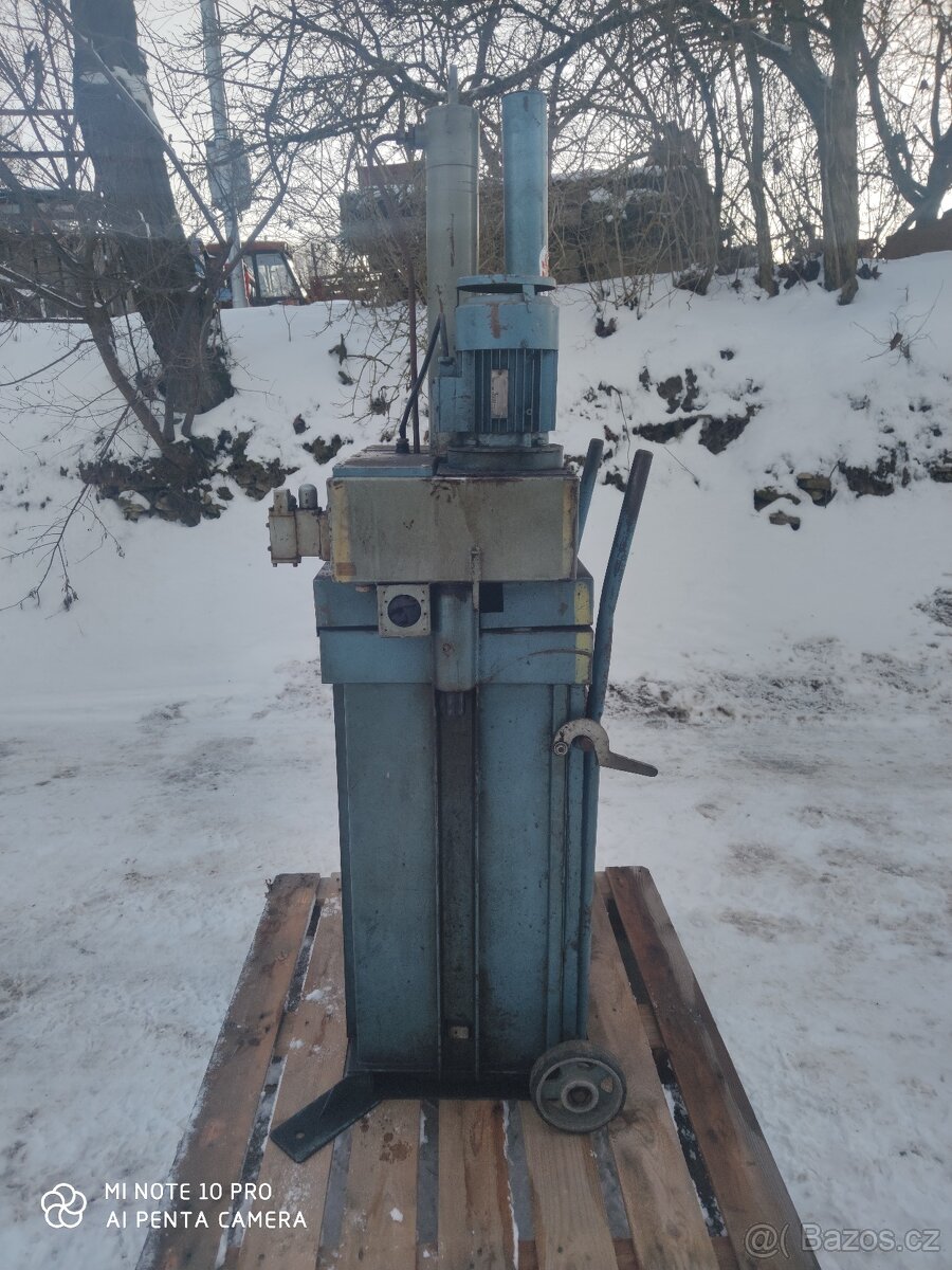 Paketovací lis