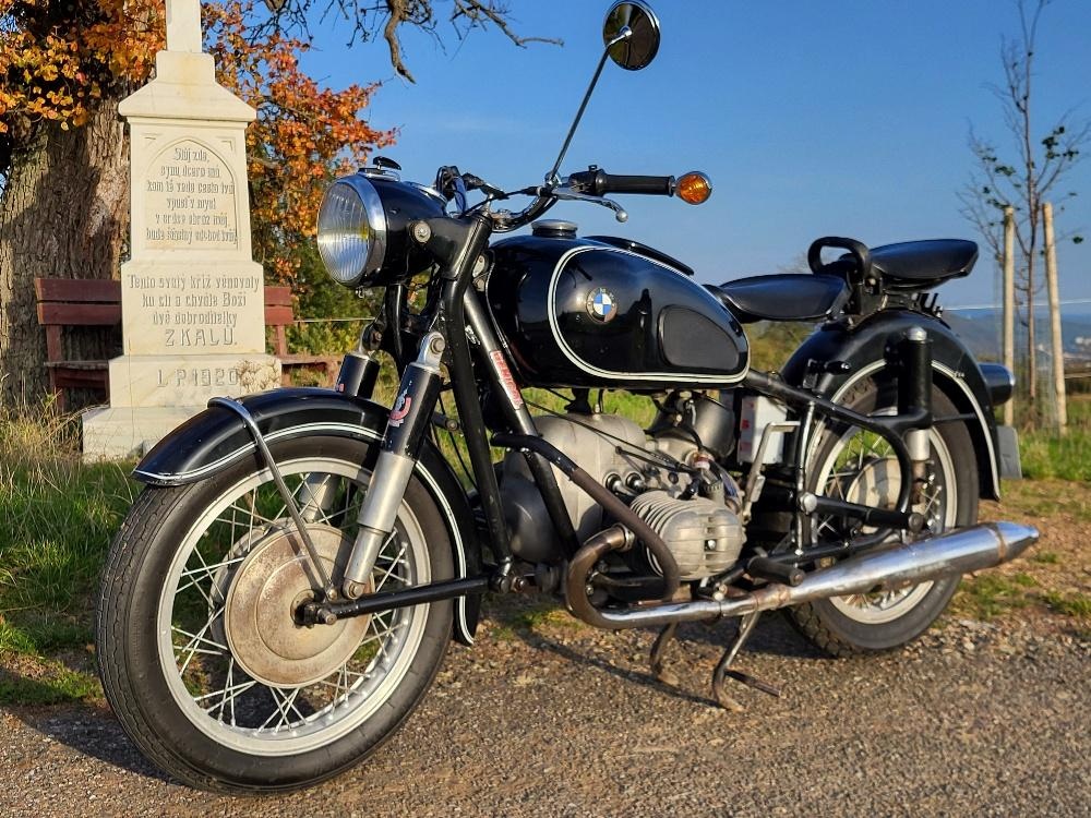 BMW R60/2 r.v.1968, bílé CZ SPZ, origo stav,nerenovováno