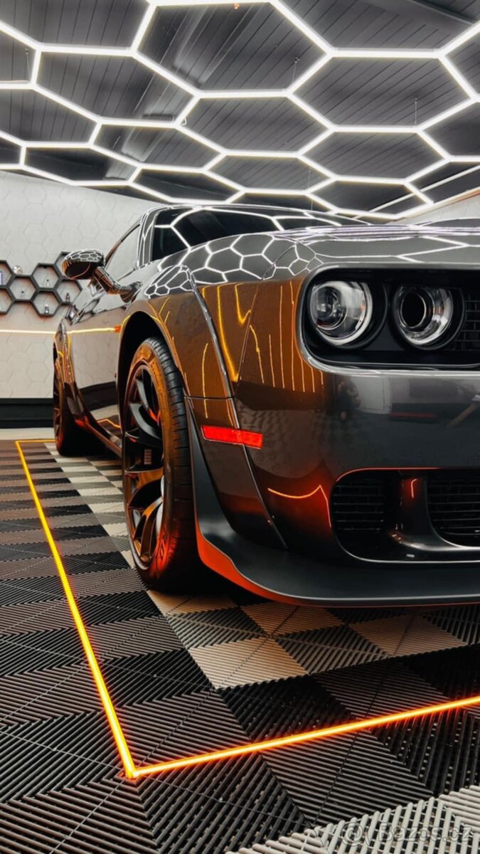 Dodge challenger 6,4 SRT