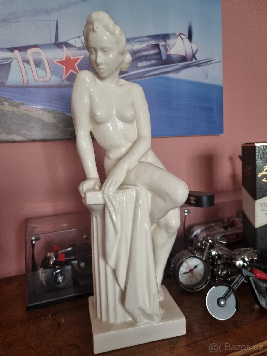 Socha ženy ArtDeco