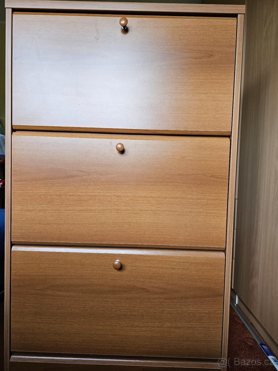 Botník a předsíňová stěna