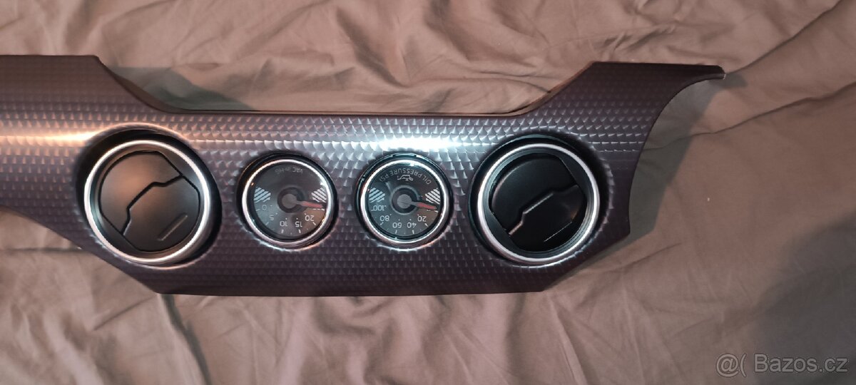 Ford mustang budíky 2017