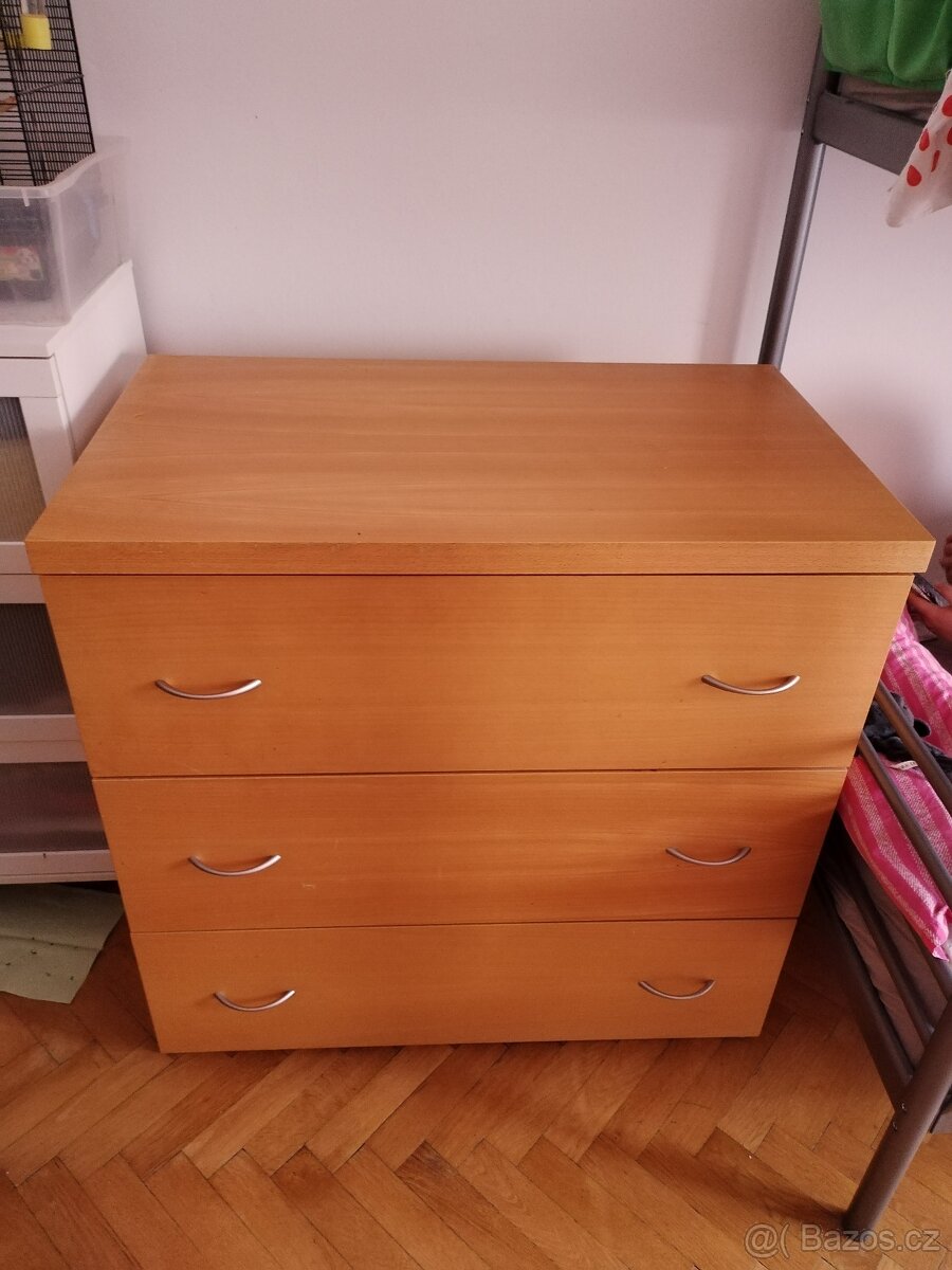 prodám komodu, dělaná truhlářem na míru s přebal. pultem