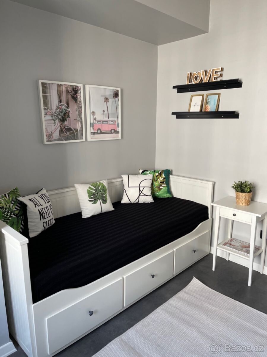 Hemnes postel