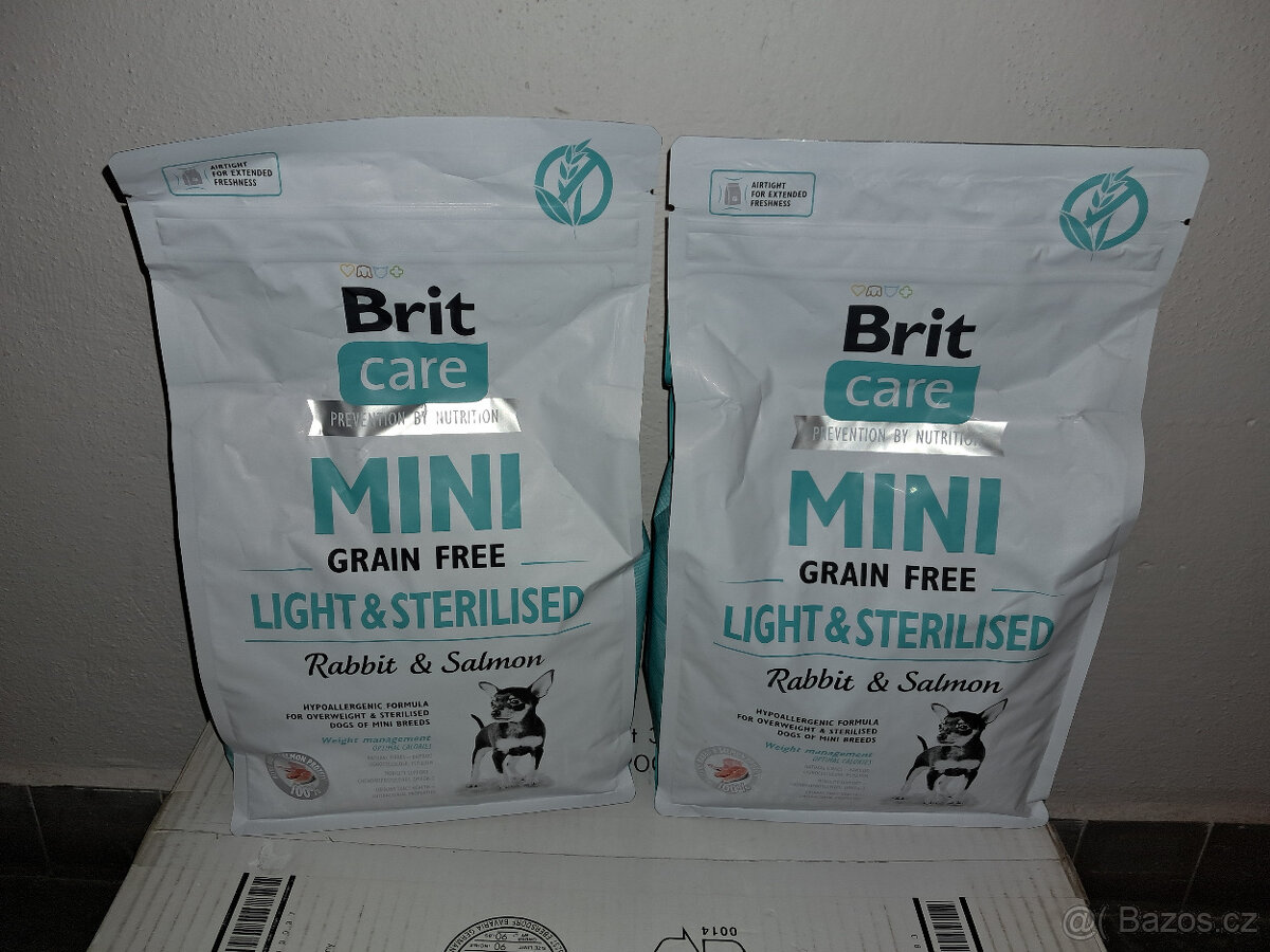 Granule pro pejska Brit Care Mini, pelíšky a kartáče na srst