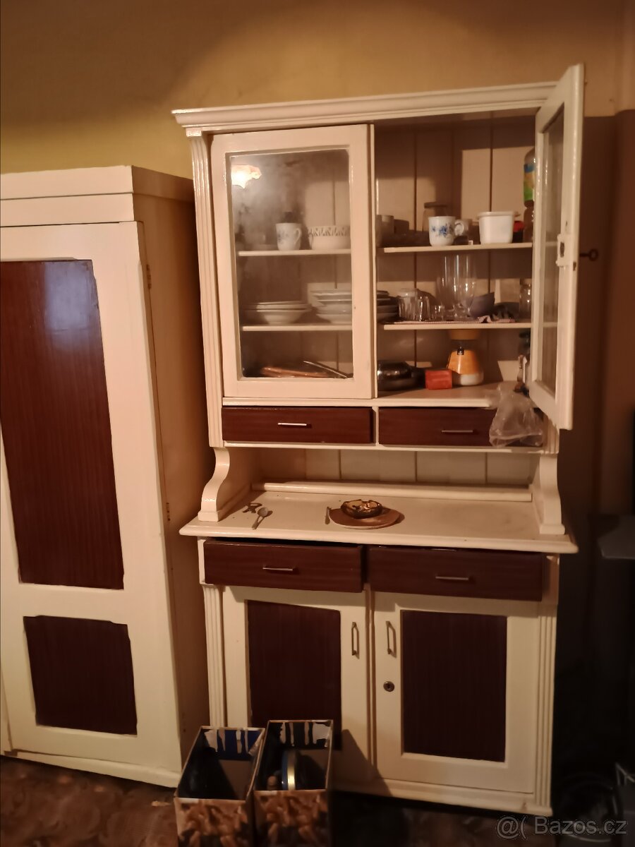Sekretař, skříň, komoda